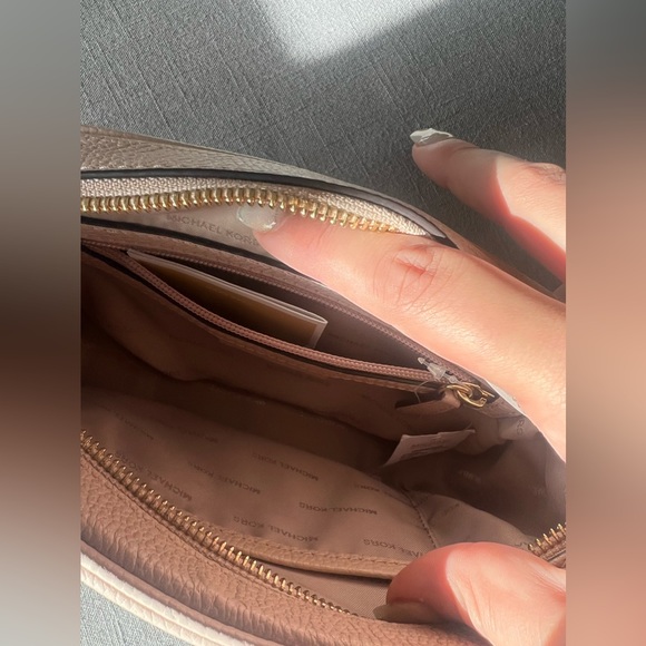 MICHAEL KORS WOMENS PURSE - Picture 4 of 6